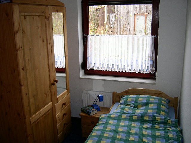 Schlafzimmer mit 2 Einzelbetten (1 Bett nicht sichtbar)